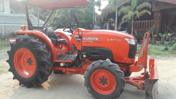 ขายรถไถ KUBOTA L4708 สภาพดีเดิมๆพร้อมใช้งาน อุปกรณ์ครบ 3 ชิ้นมีพร้อมดันหน้า ผานพรวนและ โรตารี่