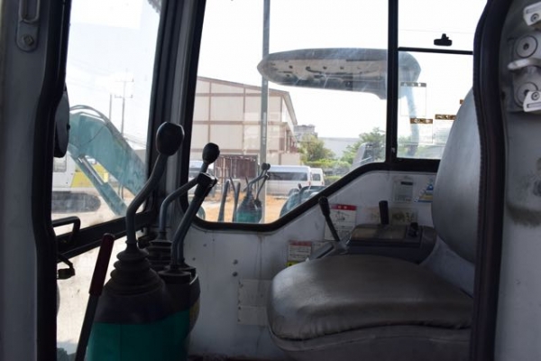 ขายรถแบคโฮ Komatsu PC27R-8สภาพสวยมาก สนใจติดต่อ 0818617480/line ID: Prechakong