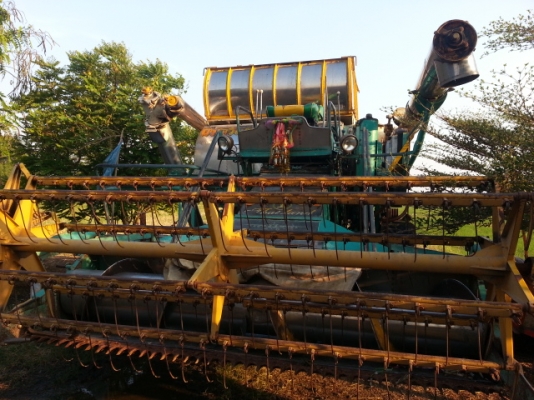 ขายด่วนรถเกี่ยวข้าว