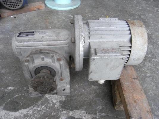 ขายมอเตอร์เกียร์ 1/2 HP. 1400 RPM. ชุดเกียร์ 1/70 รอบ สภาพดี พร้อมใช้งาน