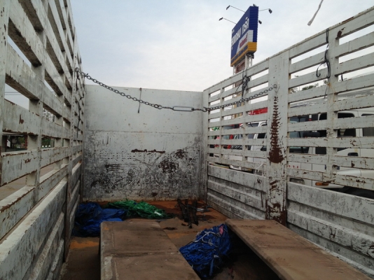 ขายกระบะคอกสูง ยาว 6.6 เมตร สูง 2.2 เมตร กว้าง 2.45 เมตร ช่วงคัชซีกว้าง 85 ซม.สภาพดีราคาไม่แพงยกลงากสิบล้อครับ