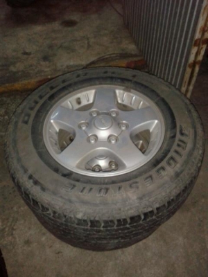 แม๊กพร้อมยาง อีซูซุ ขอบ 15 สภาพใช้อีกนานครับ ครบ 4 วง