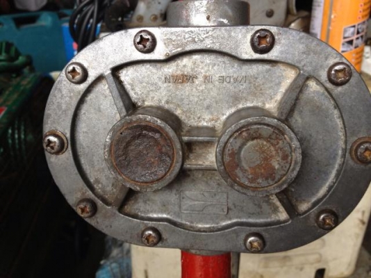 มือหมุนน้ำมัน รอบละลิตร เก่าญี่ปุ่น