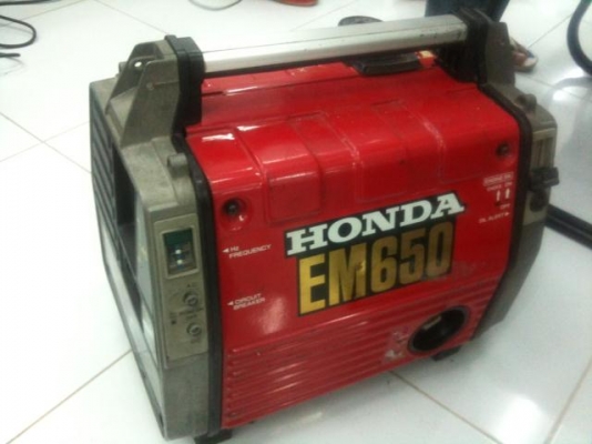 ขายเครื่องปั่นไฟกระเป๋าหิ้ว 220 V. ส่งฟรีครับ  ของประมูลขายตัดตามสภาพครับ