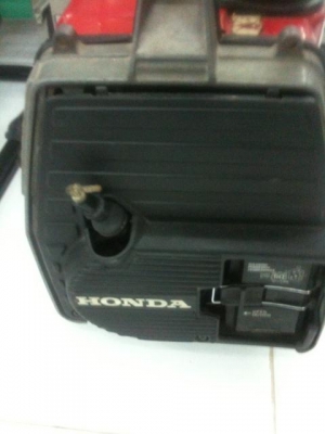 ขายเครื่องปั่นไฟกระเป๋าหิ้ว 220 V. ส่งฟรีครับ  ของประมูลขายตัดตามสภาพครับ