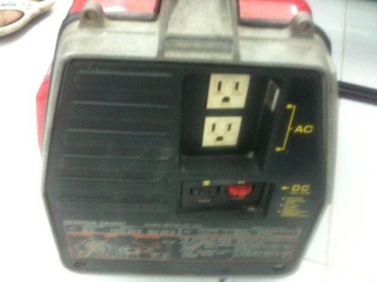 ขายเครื่องปั่นไฟกระเป๋าหิ้ว 220 V. ส่งฟรีครับ  ของประมูลขายตัดตามสภาพครับ