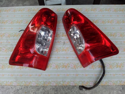 โคมไฟเบรคและไฟเบรคหลังคา D max โกลด์ซีรี่ แพลททินั่ม แท้เดิมๆ