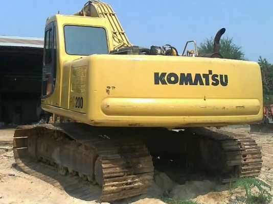 KOMATSU PC 200-6 เอกสารใบอินวอยซ์ครบพร้อม ไฟฟ้าหน้าจอครบ ภายในเก๋งสภาพดี แอร์เย็น เครื่องแน่นแรงดีไม่เยิ้ม สเป็กอินโด ทำงานไม่โหลด เอวแน่นดี ช่วงล่างสภาพดีประมาณ 70\% พร้อมใช้งานได้เลย ราคาต่อรองได้ครับ