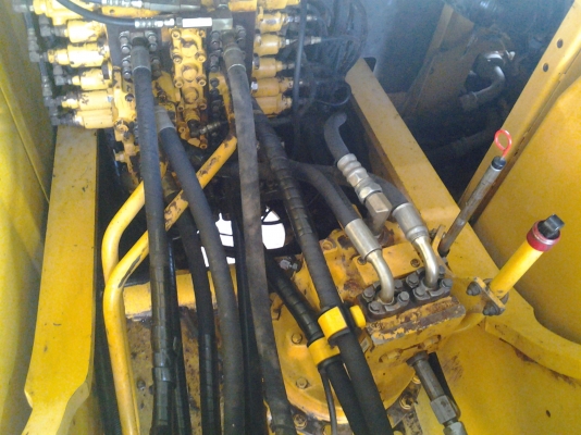 ขายแมคโคKOMATSU PC200-7  พร้อมเทรนเลอร์ UD  CW41