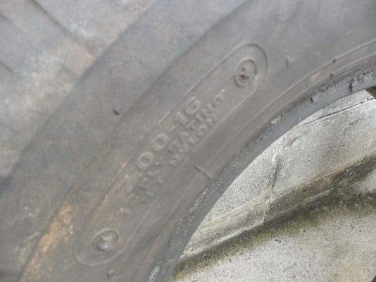 ยาง 7.50-16 สวยๆ ยาง 7.50-16 สวยๆ