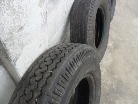 ยาง 7.50-16 สวยๆ ยาง 7.50-16 สวยๆ