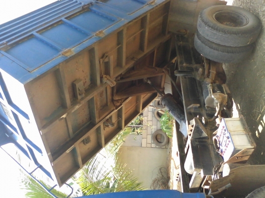 ุ6 ล้อ อีซูซุ ดั้ม  หลัง F มือเดียว