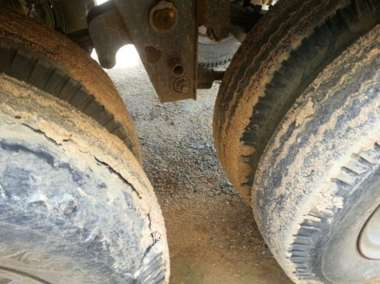 รถอิซูซุ 10 ล้อดั๊ม FXZ  320 แรงม้า  ปี 49  ( ขายแม่ลูก )  สนใจติดต่อ 081 - 6079515