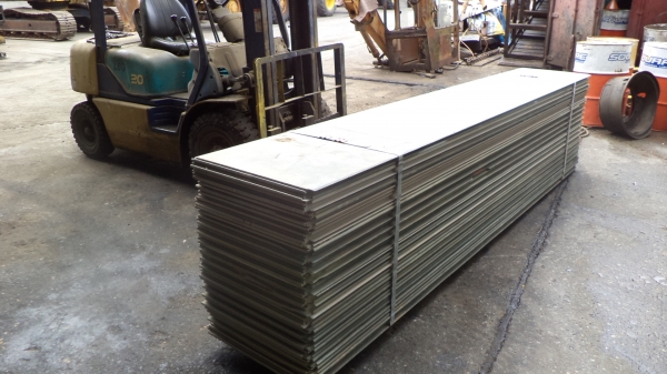 แผ่นโล..ขาเครน(ของใหม่)3.60/60ซ.ม.ตัดได้4แผ่น ครับ