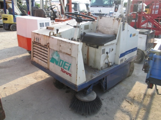 รถกวาดขยะนั่งขับนำเข้าจากญี่ปุ่นเครื่องดีเซล2สูบ