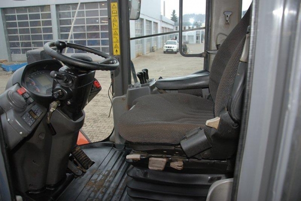 HITACHI  ZW 220  SN  00350