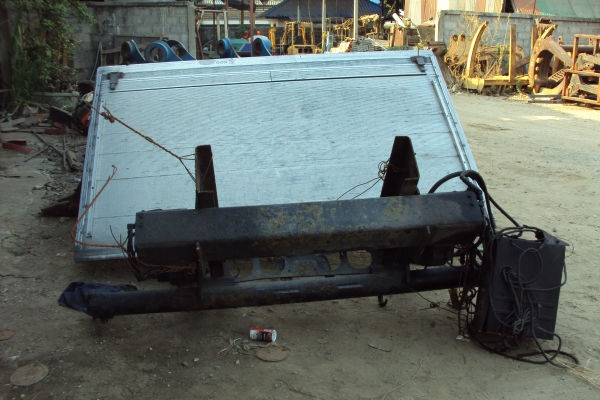 ฝาท้ายไฮโดลิค อลูมิเนียม สำหรับติด 6 ล้อ