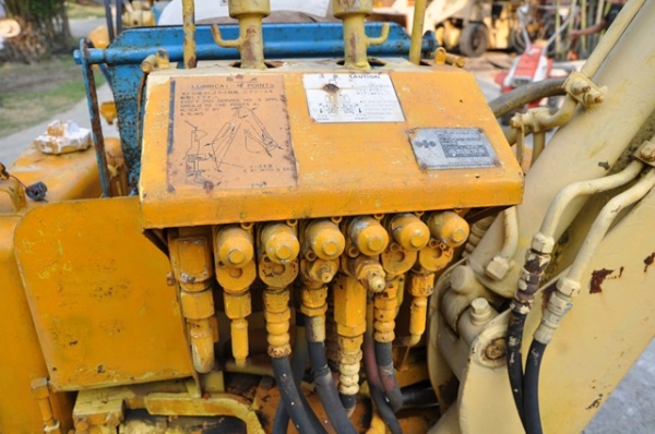 ขายรถหน้าตักหลังขุด KOMATSU D10S ขายรถหน้าตักหลังขุด KOMATSU D10S