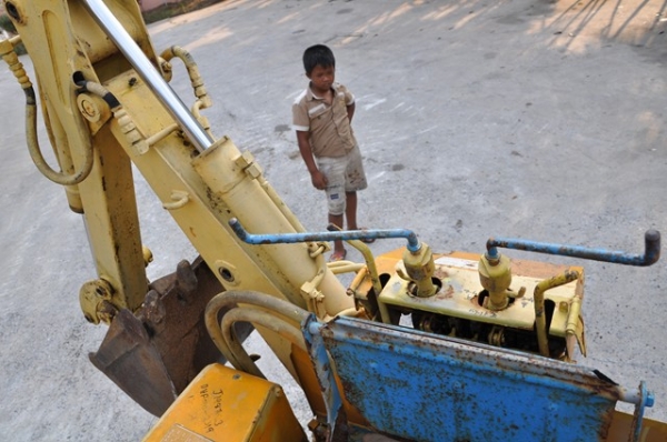 ขายรถหน้าตักหลังขุด KOMATSU D10S ขายรถหน้าตักหลังขุด KOMATSU D10S