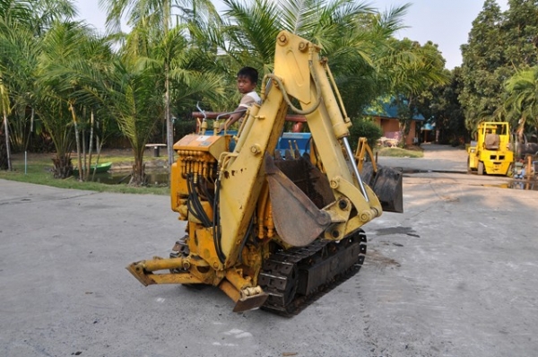 ขายรถหน้าตักหลังขุด KOMATSU D10S ขายรถหน้าตักหลังขุด KOMATSU D10S