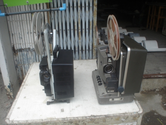 เครื่องฉายหนังโบราณ  2  เครื่อง  ขายเหมา  4500บาท