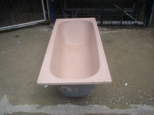 อ่างอาบน้ำเป็นเหล็กหนา  สภาพใหม่  พร้อมส่ง ขายถูก 3500บาท