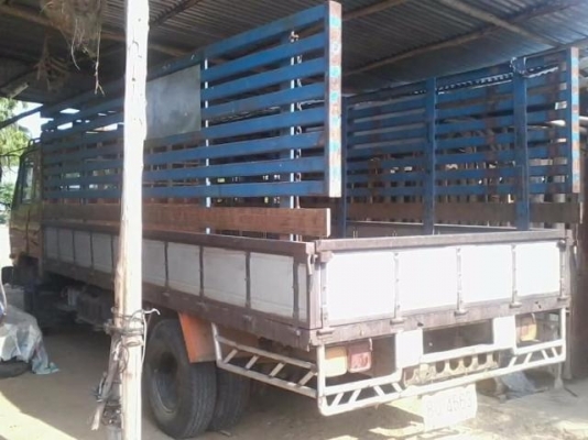 NISSAN UD 150 HP กระบะคอกเหล็กยาว 5 เมตรสภาพสวย หัวเก๋งมีแค๊ปภายในคอนโซลครบพร้อม ช่วงล่างใหญ่คัชซรไม่มีผุไม่มีบวม ยาง 8.25 ขอบ 16 สภาพดีพร้อมใช้งาน เอกสารเล่มทะเบียนครบไม่มีขาดพร้อมโอน ราคาต่อรองได้ครับ