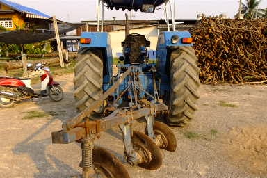 ขายรถไถฟอร์ด 6600 ตัวสุดท้าย เป็น 6610 ตัวแรก เสื้อลาย  เอกส่นพร้อมโอน ภาษีขาด27 กพ 2557 ปีหน้า รถไม่เคยทำสี สีออกห้าง ช รังสิต