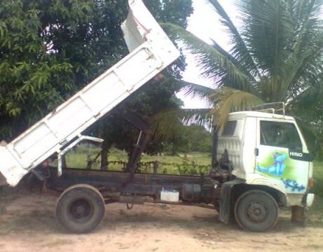 ขายรถบรรทุกดั้ม6ล้อ HINO KM 310 เครื่อง145แรง6สูบ วางหัวFC ยาง8.25 คัสชีใช้ได้ เครื่องดี รถพร้อมใช้งานครับ