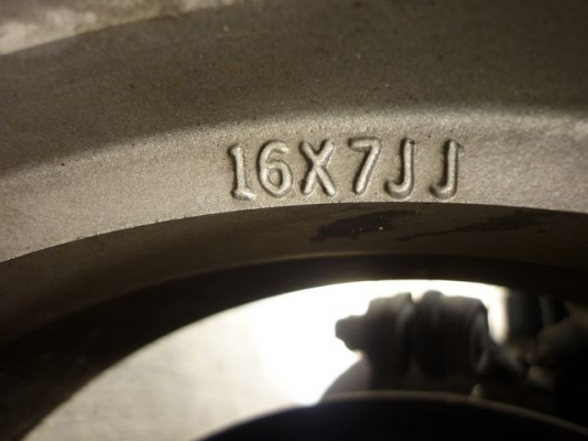 ล้อแม็กขอบ 16 พร้อมยาง ล้อแม็กขอบ 16 พร้อมยาง