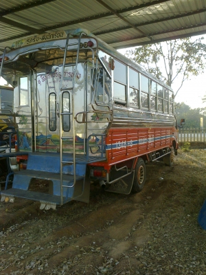 รถโดยสารส่ง นักเรียน รถโดยสารส่ง นักเรียน