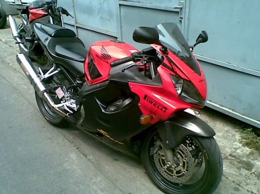 ขายcbr600f ปี02 ทะเบียนแท้ส.ม.อ.รถสวยพร้อมใช้เครื่องแน่นๆไม่มีที่ติ 026-5414120อั๋น
