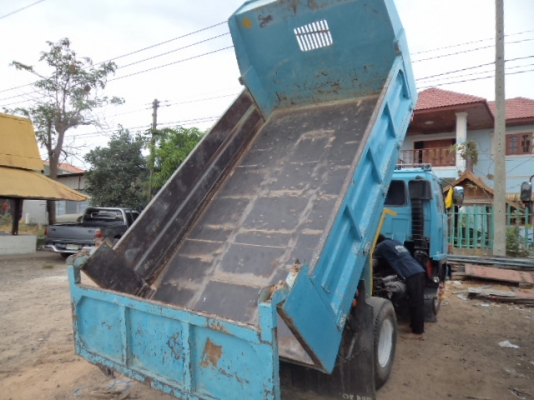 ขายรถอีซูซุร็อกกี้ดั้ม  สภาพดีพร้อมใช้งานคับ