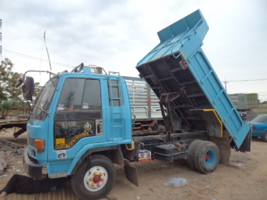 ขายรถอีซูซุร็อกกี้ดั้ม  สภาพดีพร้อมใช้งานคับ