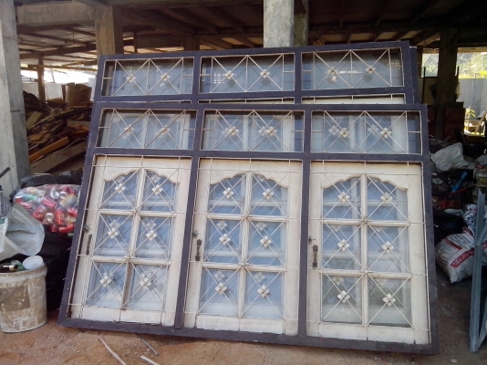 ขายกระจกบานเลื่อนครบชุดราคาถูก