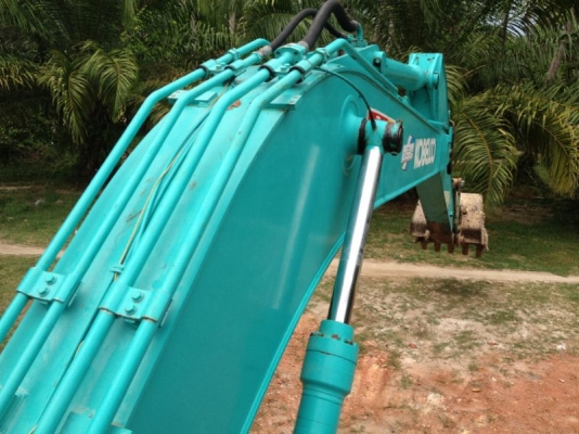 รถแบคโฮ KOBELCO  YN - 12  รถทำงาน 9000 กว่า ซม.  สนใจติดต่อ 081 - 6079515
