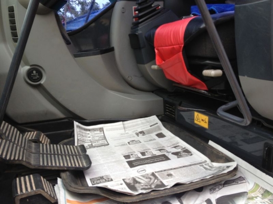 รถแบคโฮ KOBELCO  YN - 12  รถทำงาน 9000 กว่า ซม.  สนใจติดต่อ 081 - 6079515