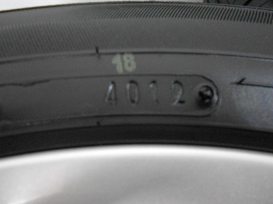 ขายล้อแม็ก นิสสัน มาร์ช ขอบ 15 พร้อมยางดันลอป 175/60/15 ปี 12 ถอดป้ายแดง(สัปดาห์40)เส้นสี ตุ่มยาง ตามภาพเลยค่ะ ล้อสวย ไม่มีริ้วรอยเลย ราคา 12,900 บาทค่ะ ติดต่อ เมย์ 086-5112801 ตลอด 24 ชม.****ล้อเดิมเทิร์นได้ค่ะ*****