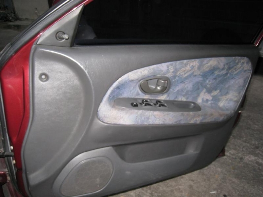 ขาย MITSUBISHI LANCER โฉมท้ายเบนซ์ 1.8 MT ปี2000 ( รถบ้าน )