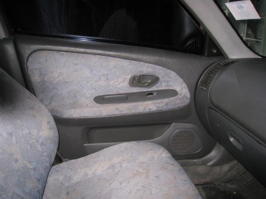 ขาย MITSUBISHI LANCER โฉมท้ายเบนซ์ 1.8 MT ปี2000 ( รถบ้าน )