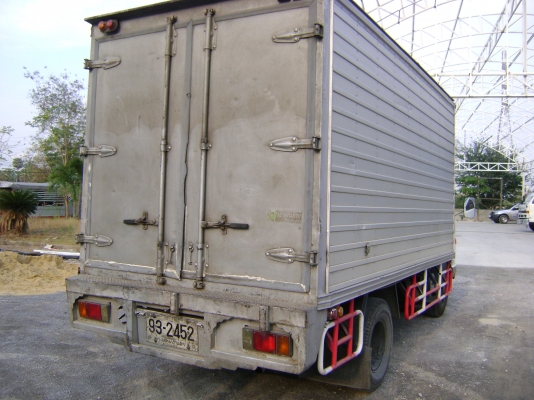 ขายรถ6ล้อ NKR 1 คัน รถห้างปี 36 รถประกอบปี41 เครื่องดี คัชชีสวยทั้ง2คัน ภายในต้องไปเก็บนิดหน่อย ตู้สวย