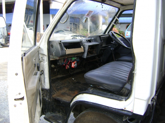 ขายรถ6ล้อ NKR 1 คัน รถห้างปี 36 รถประกอบปี41 เครื่องดี คัชชีสวยทั้ง2คัน ภายในต้องไปเก็บนิดหน่อย ตู้สวย