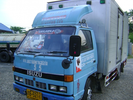 ขายรถ6ล้อ NKR 1 คัน รถห้างปี 36 รถประกอบปี41 เครื่องดี คัชชีสวยทั้ง2คัน ภายในต้องไปเก็บนิดหน่อย ตู้สวย