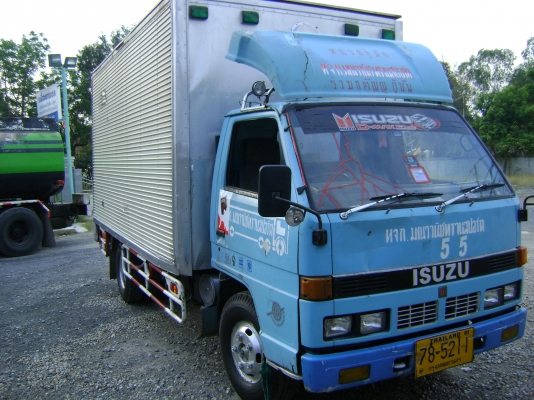 ขายรถ6ล้อ NKR 1 คัน รถห้างปี 36 รถประกอบปี41 เครื่องดี คัชชีสวยทั้ง2คัน ภายในต้องไปเก็บนิดหน่อย ตู้สวย