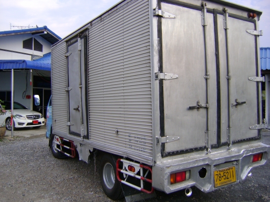 ขายรถ6ล้อ NKR 1 คัน รถห้างปี 36 รถประกอบปี41 เครื่องดี คัชชีสวยทั้ง2คัน ภายในต้องไปเก็บนิดหน่อย ตู้สวย