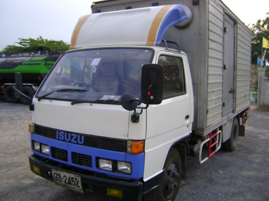 ขายรถ6ล้อ NKR 1 คัน รถห้างปี 36 รถประกอบปี41 เครื่องดี คัชชีสวยทั้ง2คัน ภายในต้องไปเก็บนิดหน่อย ตู้สวย