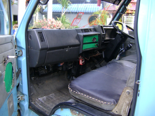 ขายรถ6ล้อ NKR 1 คัน รถห้างปี 36 รถประกอบปี41 เครื่องดี คัชชีสวยทั้ง2คัน ภายในต้องไปเก็บนิดหน่อย ตู้สวย