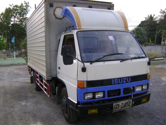 ขายรถ6ล้อ NKR 1 คัน รถห้างปี 36 รถประกอบปี41 เครื่องดี คัชชีสวยทั้ง2คัน ภายในต้องไปเก็บนิดหน่อย ตู้สวย