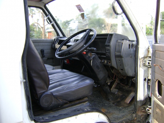 ขายรถ6ล้อ NKR 1 คัน รถห้างปี 36 รถประกอบปี41 เครื่องดี คัชชีสวยทั้ง2คัน ภายในต้องไปเก็บนิดหน่อย ตู้สวย