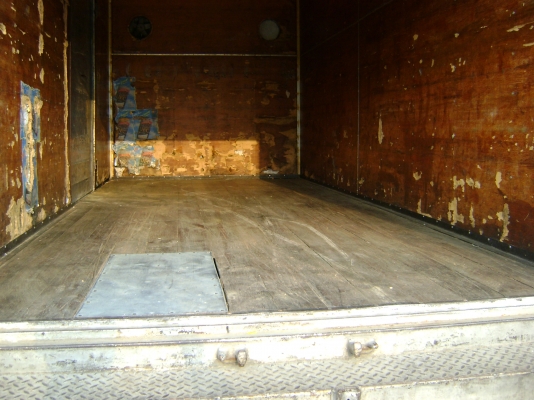 ขายรถ6ล้อ NKR 1 คัน รถห้างปี 36 รถประกอบปี41 เครื่องดี คัชชีสวยทั้ง2คัน ภายในต้องไปเก็บนิดหน่อย ตู้สวย